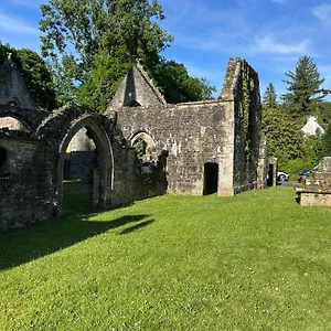 Moulin De Brezal Et étang à 20 Minute De La Plounéventer